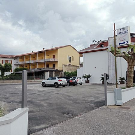 Bellerive Ristorante Albergo Manerba del Garda Exterior foto