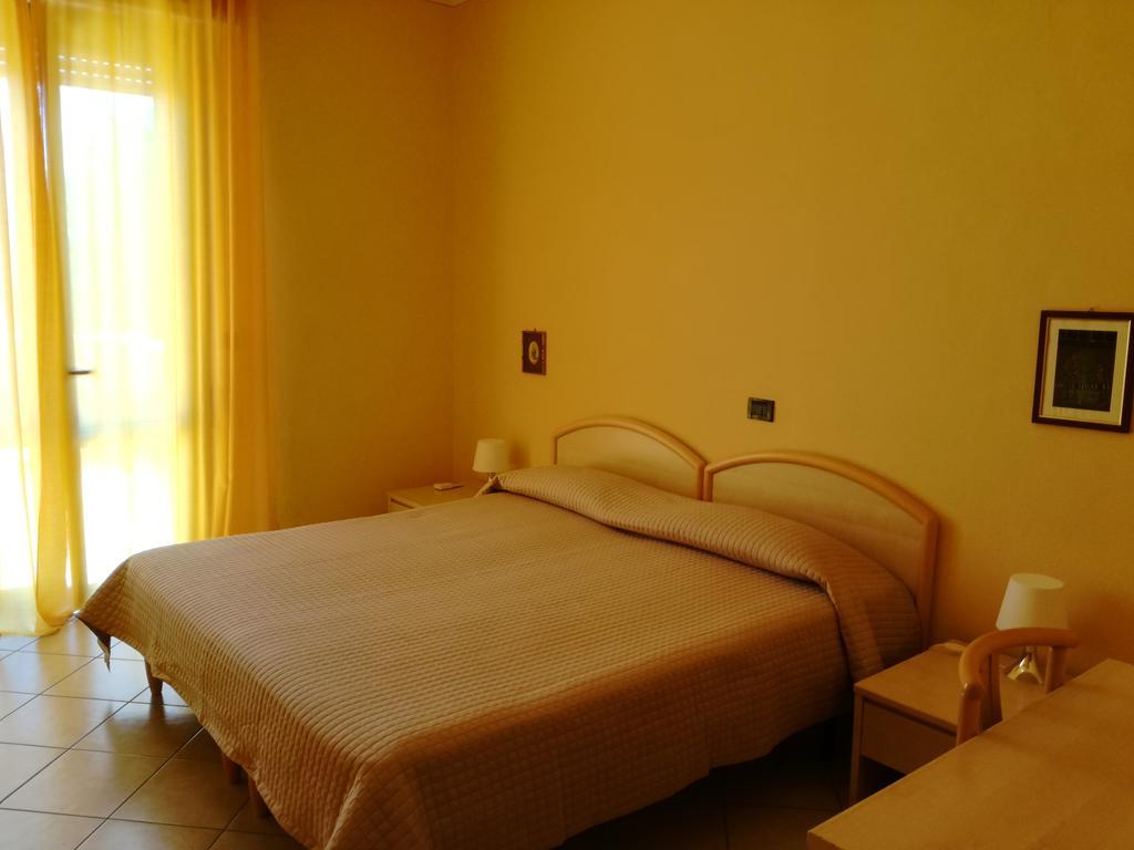 Bellerive Ristorante Albergo Manerba del Garda Exterior foto